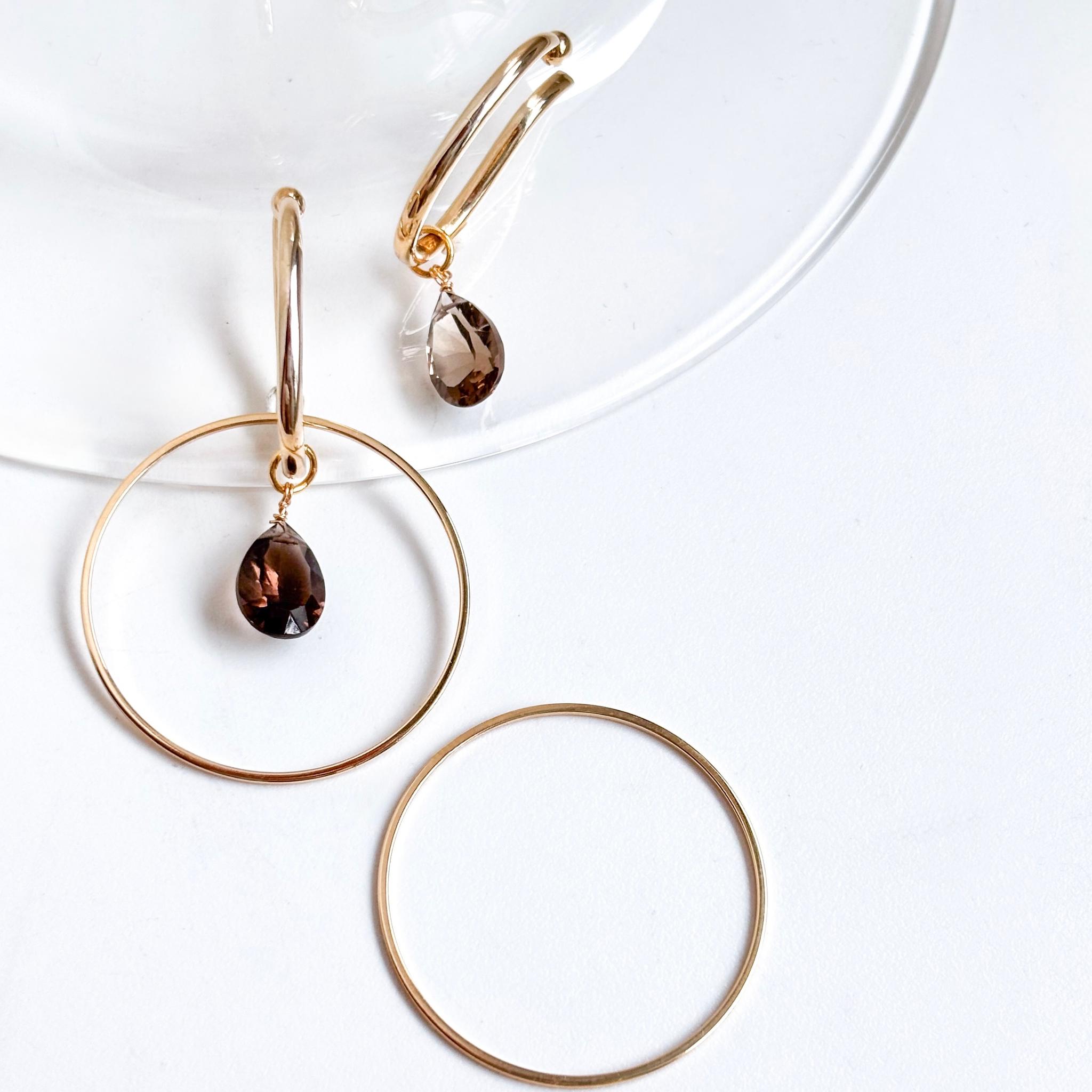 【2WAY・両耳チャーム】モードな秋色スモーキークォーツ&フープチャーム1枚目の画像