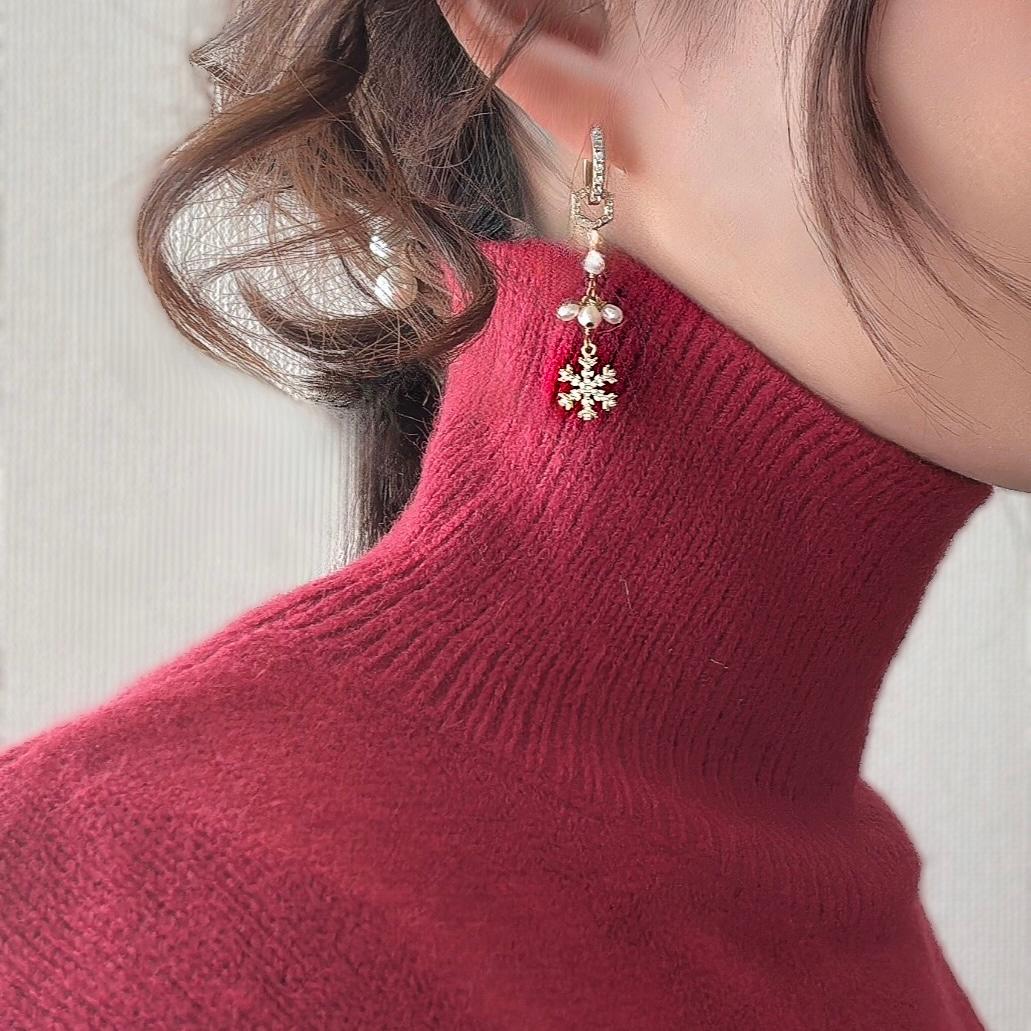 【Holiday collection charm】繊細な雪の結晶と淡水パールのチャーム　ピアス＊イヤーカフ用 | 2枚目