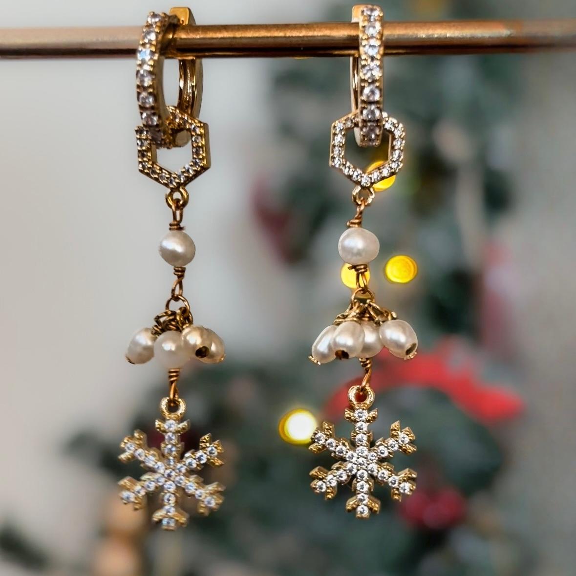 【Holiday collection charm】繊細な雪の結晶と淡水パールのチャーム　ピアス＊イヤーカフ用 | 4枚目