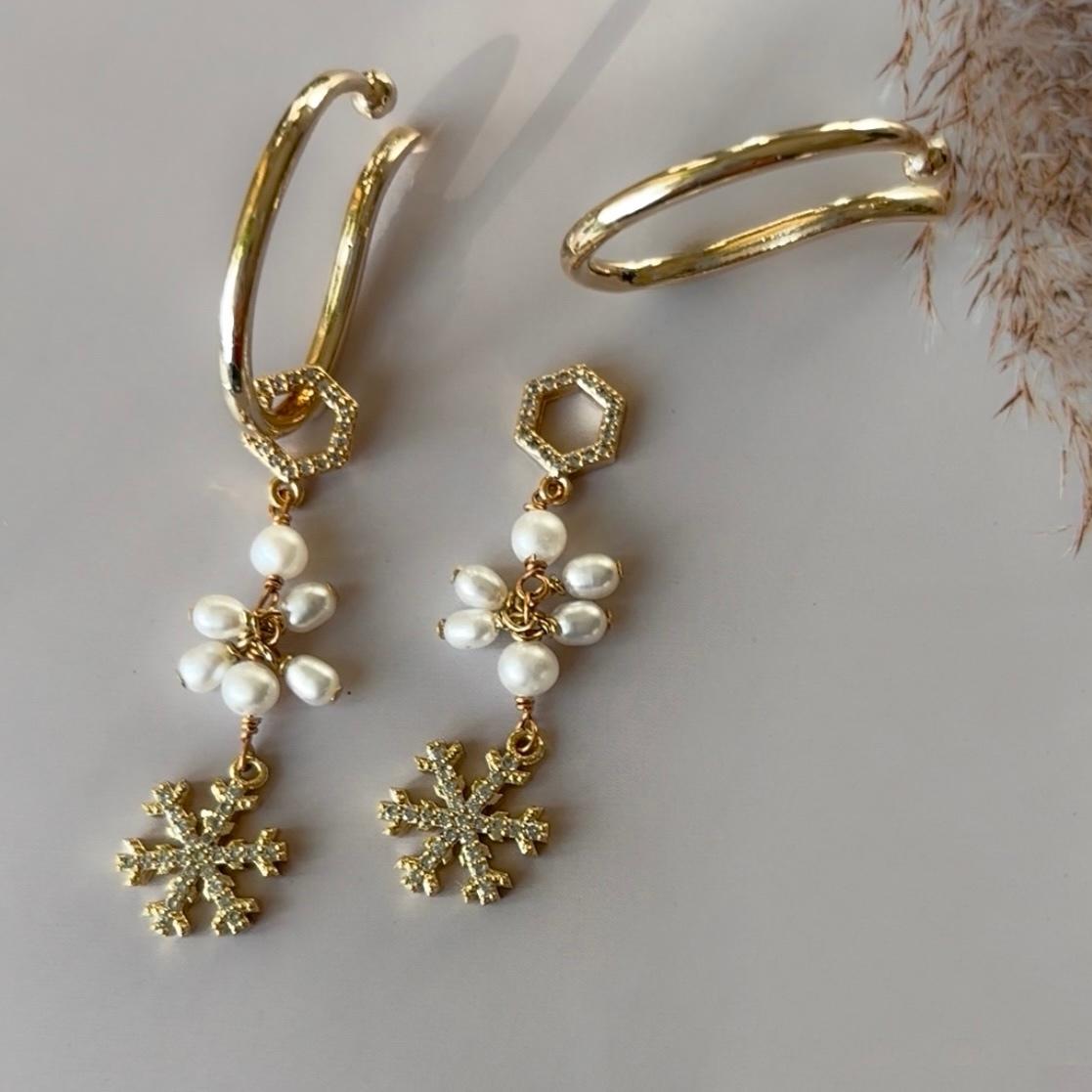 【Holiday collection charm】繊細な雪の結晶と淡水パールのチャーム　ピアス＊イヤーカフ用 | 5枚目