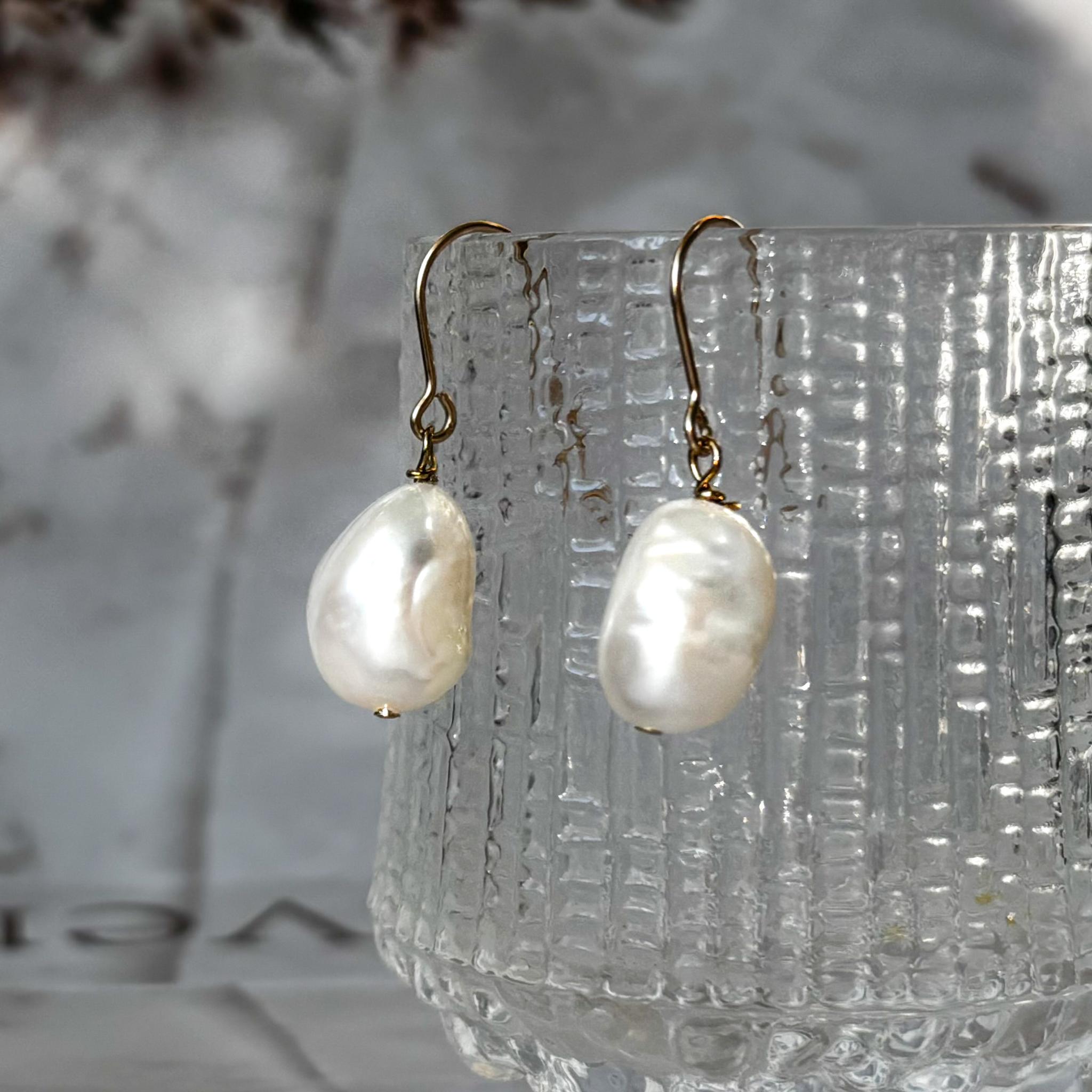 コロンと大粒バロック淡水パールピアス　フックピアス　14kgf1枚目の画像